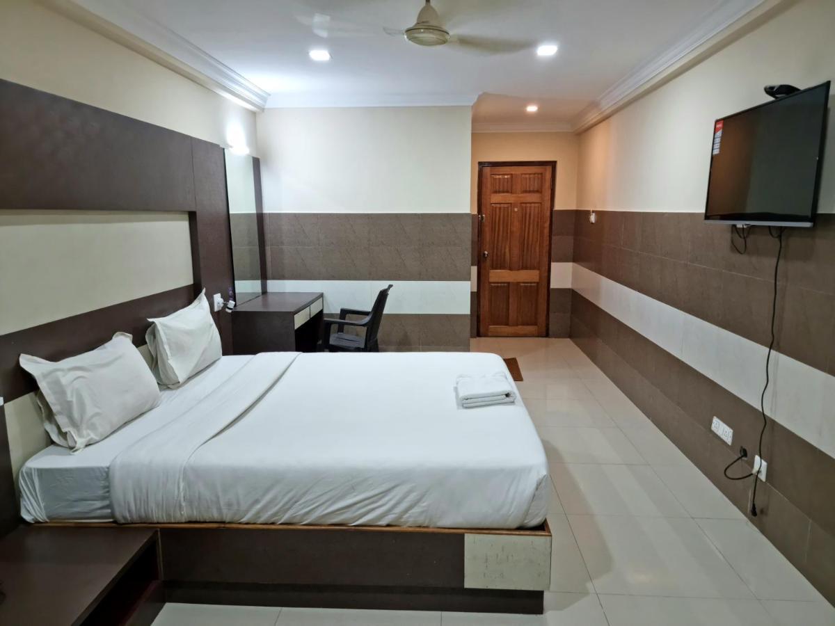 Js Grand Residency Palakkad Exterior photo